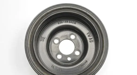 Volkswagen PASSAT B7 Crankshaft pulley 038105243M