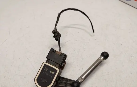 Headlight/headlamp level sensor
