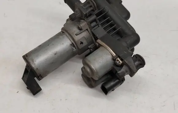Mercedes-Benz S W220 Coolant heater control valve 2208300084 A2208300084 114742129