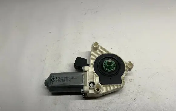 Mercedes-Benz CLS C218 X218 Front door window regulator motor A2078200542
