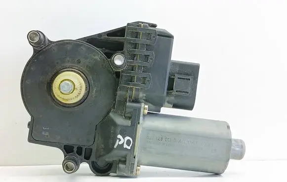 Audi A4 S4 B5 8D Front door window regulator motor 0130821786