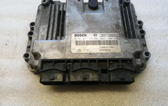 Renault Scenic II - Grand scenic II Engine control unit/module 0281011776 8200391966 8200386508