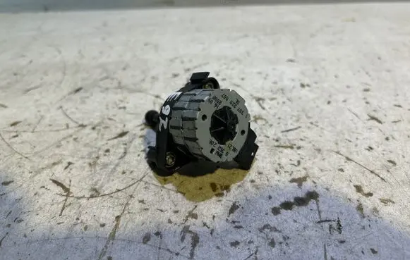 BMW 3 E92 E93 Headlight level adjustment motor 8352206 1307220007