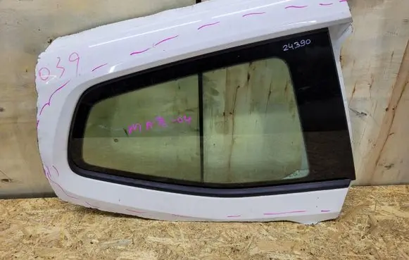 Volkswagen Up Rear side window 