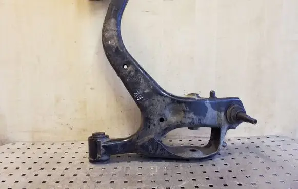 Land Rover Discovery 3 - LR3 Front lower control arm/wishbone