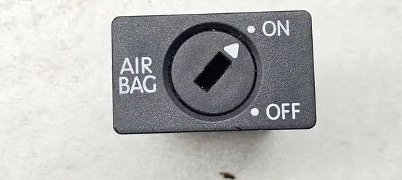 Volkswagen Golf VI Passenger airbag on/off switch 1K0919237D