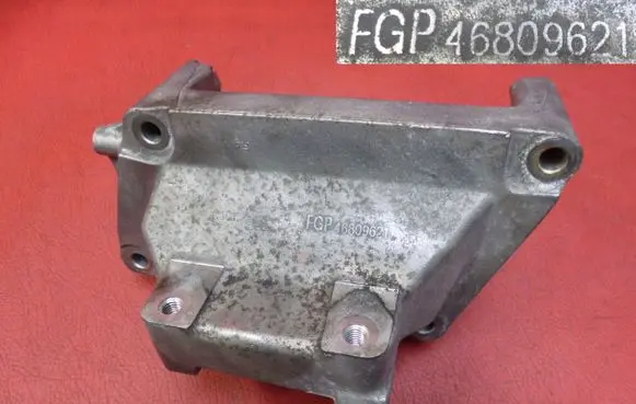 Opel Astra H Engine mounting bracket 46809621