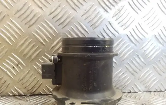 Volkswagen Touareg II Mass air flow meter 059906461N