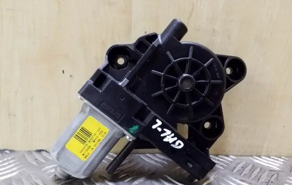 Volvo XC70 Rear door window regulator motor 970715101