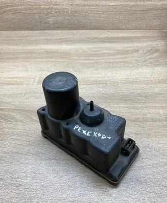 Audi 80 90 B3 Central locking vacuum pump 443862257C