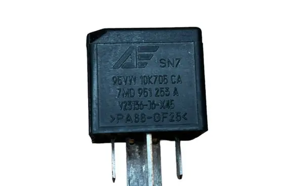 Volkswagen Touran I Other relay 7M0951253A 95VW10K705CA V23136J6X45