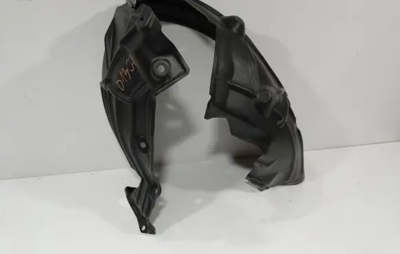 Front wheel arch liner splash guards