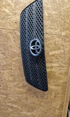 Front bumper upper radiator grill