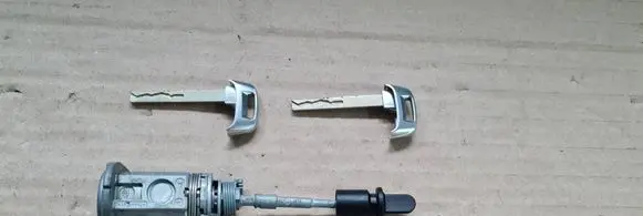 Audi RS Q8 Front door lock (next to the handle) 4M8837167