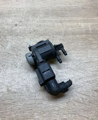 Volkswagen PASSAT B6 Vacuum valve 1K0906283A