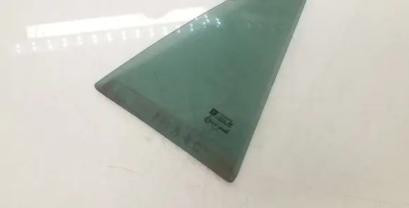 Opel Astra H Rear vent window glass 