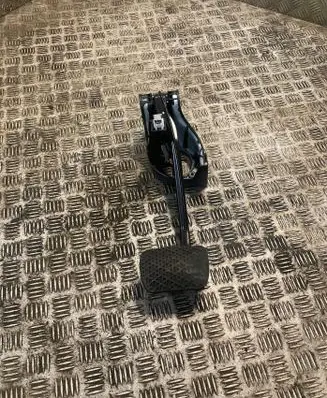 Mercedes-Benz E W212 Brake pedal 2042902201 A2042902201