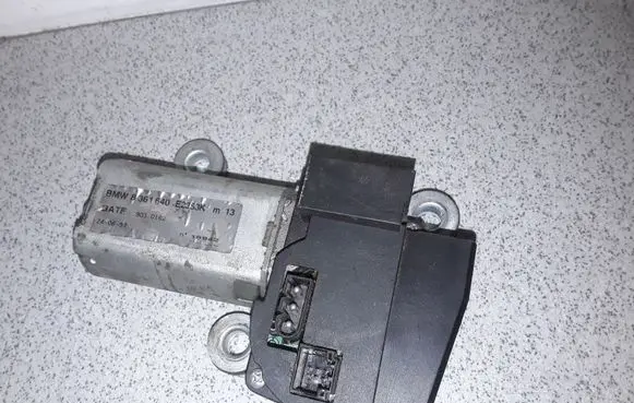 BMW 5 E39 Wiper motor 8361640