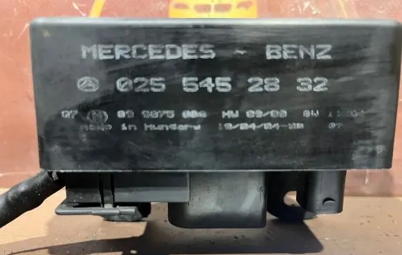 Mercedes-Benz Vito Viano W639 Glow plug pre-heat relay 0255452832