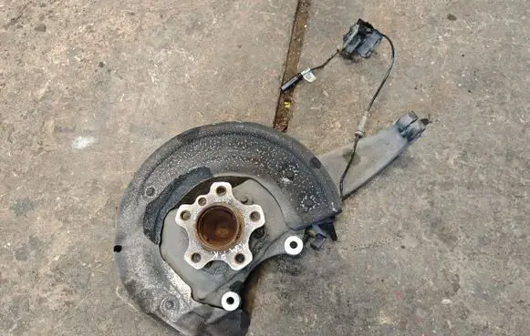 Front wheel hub