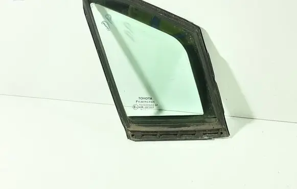 Toyota Avensis T270 Front door vent window glass four-door 43R001605 6821505010 6821505010D