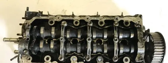 Toyota Avensis T220 Engine head 