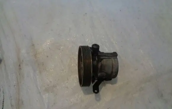Peugeot Partner Power steering pump 9659820880