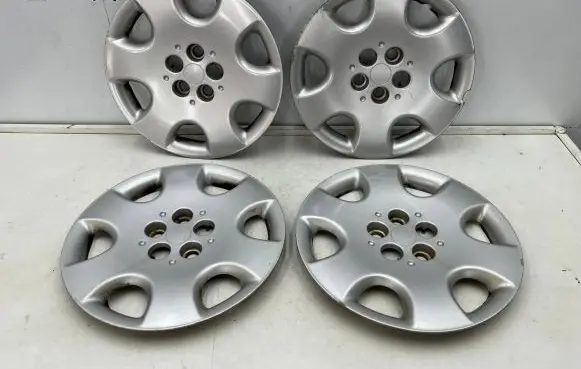 Chrysler PT Cruiser R16 wheel hub/cap/trim 05272360aa