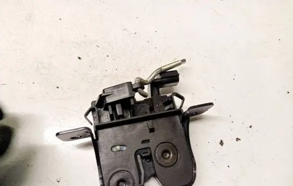 Dacia Sandero Tailgate/trunk/boot lock/catch/latch 905037373R 40707205