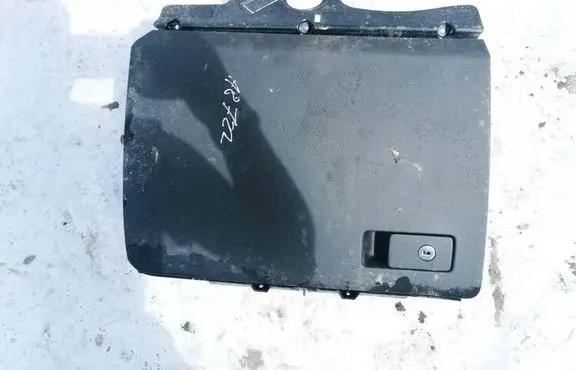 Glove box