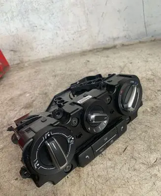 Volkswagen Jetta VI Climate control unit 5c1819045