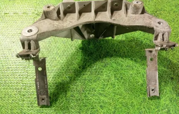 BMW X5M E70 Gearbox mounting bracket 7137238