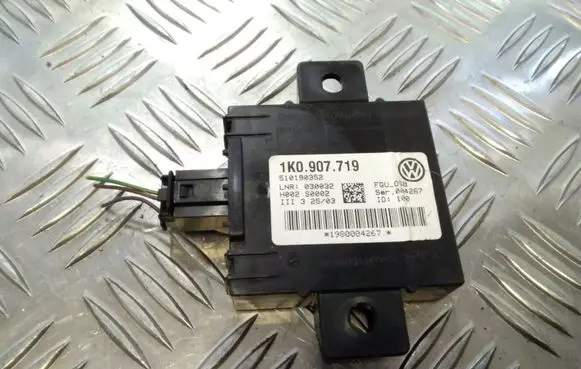 Audi A3 S3 8P Alarm control unit/module 1K0907719 510190352