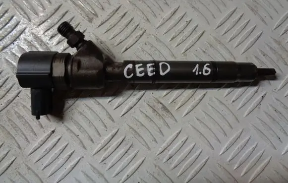 KIA Ceed Fuel injector 338002A900
