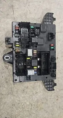 Opel Astra J Fuse module 365927271 1110022AC 13302301