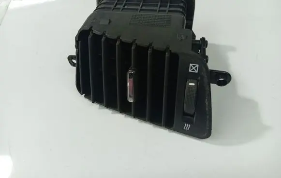 Chevrolet Captiva Dash center air vent grill 
