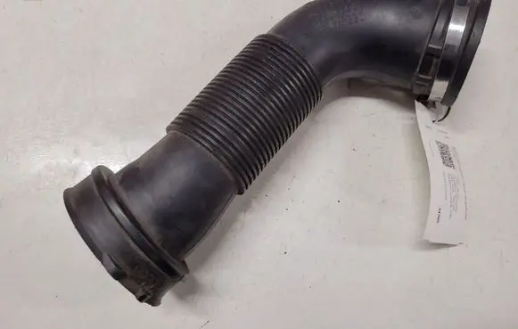Opel Astra J Air intake hose/pipe 13254633 103989S01 1039898S01