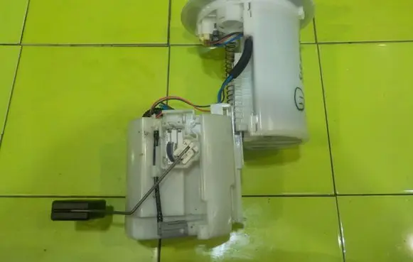 Toyota Avensis T270 In-tank fuel pump 15AB49 C7733438B03C4AF89F