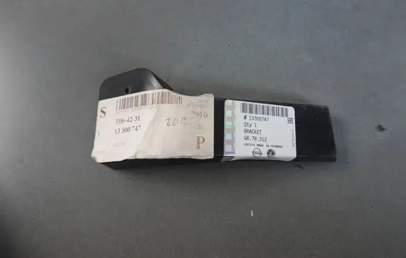 Opel Zafira C Rear bumper mounting bracket 13300747 00193235 000193235