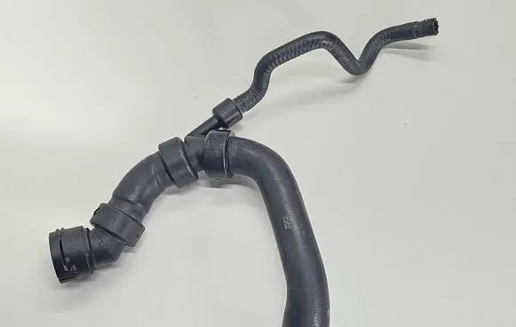 Audi A6 S6 C5 4B Engine coolant pipe/hose 4B0121101R 27112000 PA66G36