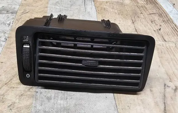 Volkswagen Golf IV Dash center air vent grill 1J1815716