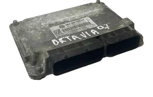 Skoda Octavia Mk2 (1Z) Engine control unit/module 06A906033FB