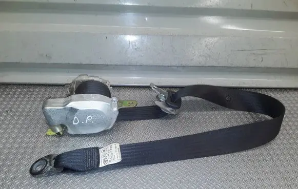Toyota Corolla Verso AR10 Front seatbelt 7P1150P
