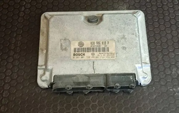 Volkswagen PASSAT B5 Engine control unit/module 038906018P 0281001720 28SA3504