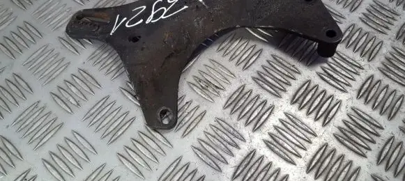 Volkswagen PASSAT B4 Engine mounting bracket