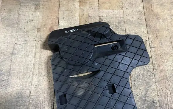 Mercedes-Benz E W212 Timing belt guard (cover) a6510101867 6510101867