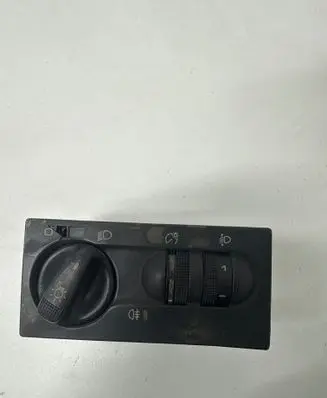 Volkswagen Golf III Light switch 1H6941531N
