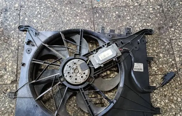 Volvo XC70 Electric radiator cooling fan 0130303947 30645148