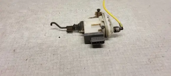 Volkswagen PASSAT B4 Central locking motor 3A0862153B