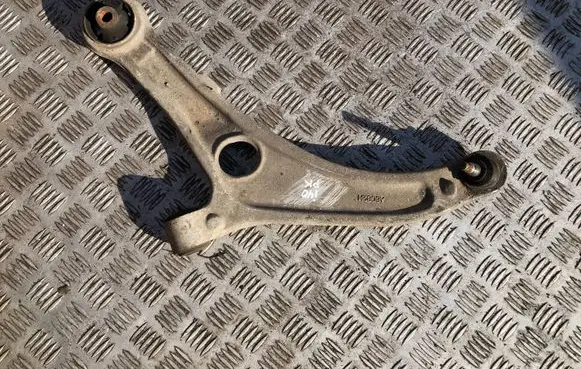 Hyundai i40 Front lower control arm/wishbone A6082M 848106